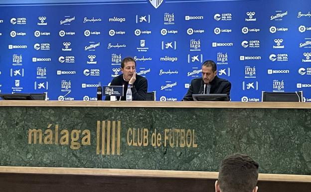 Ramis, entrenador del Tenerife en la sala de prensa de La Rosaleda.