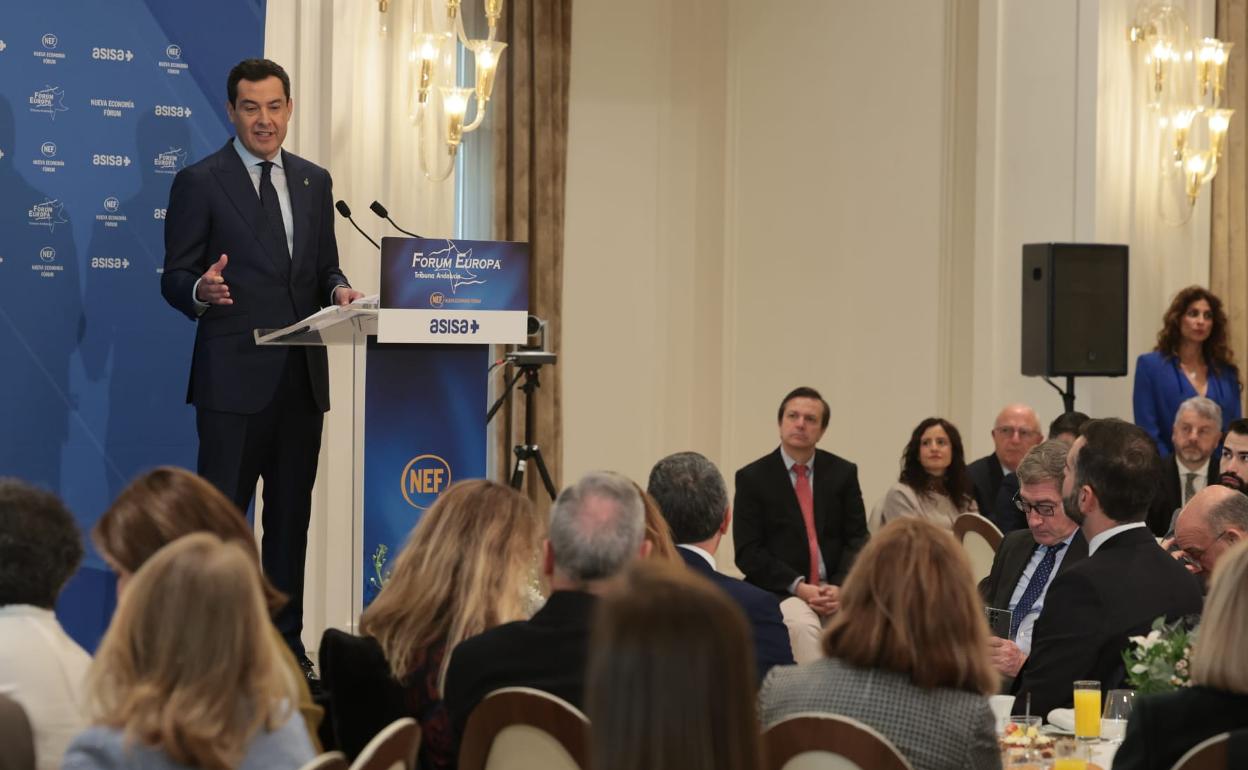 El presidente andaluz, durante el desayuno informativo de Forum Europa Tribuna Andalucía. 