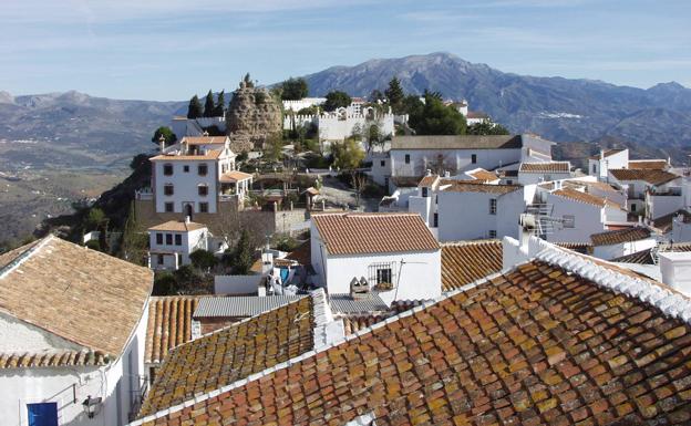 Este pueblo es conocido por ser un excelente mirador natural de la comarca oriental. 