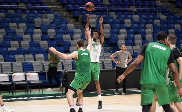 Sima, en acción este viernes, en su primer entrenamiento con su nuevo equipo. 