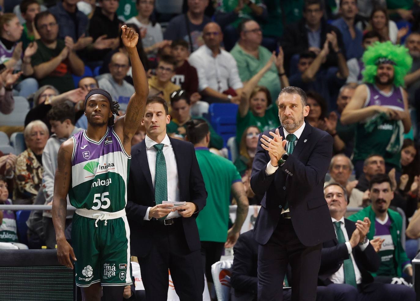 El Unicaja se exhibe ante el Río Breogán (100-66). 