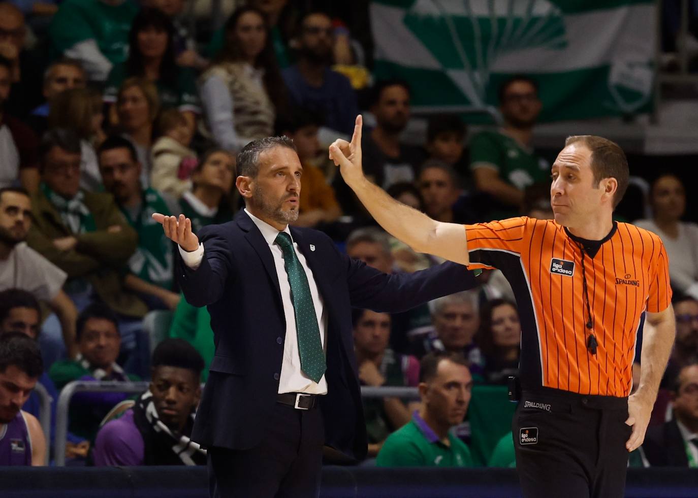 El Unicaja se exhibe ante el Río Breogán (100-66). 