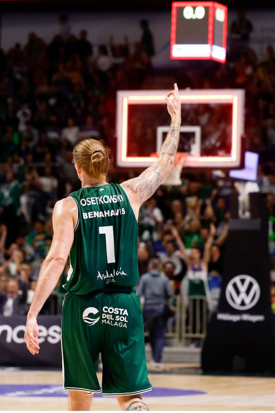 El Unicaja se exhibe ante el Río Breogán (100-66). 