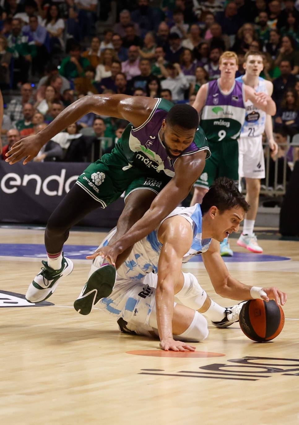 El Unicaja se exhibe ante el Río Breogán (100-66). 