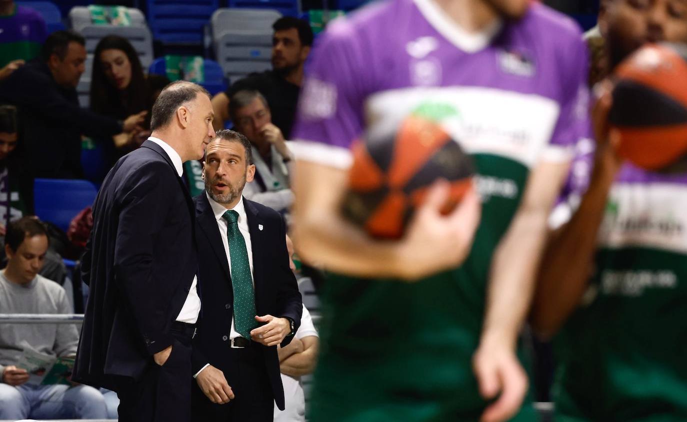 El Unicaja se exhibe ante el Río Breogán (100-66). 