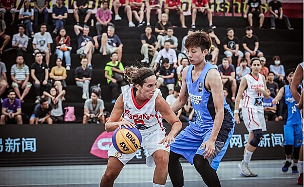 En 2016 fue internacional absoluta en el Mundial de 3x3. 