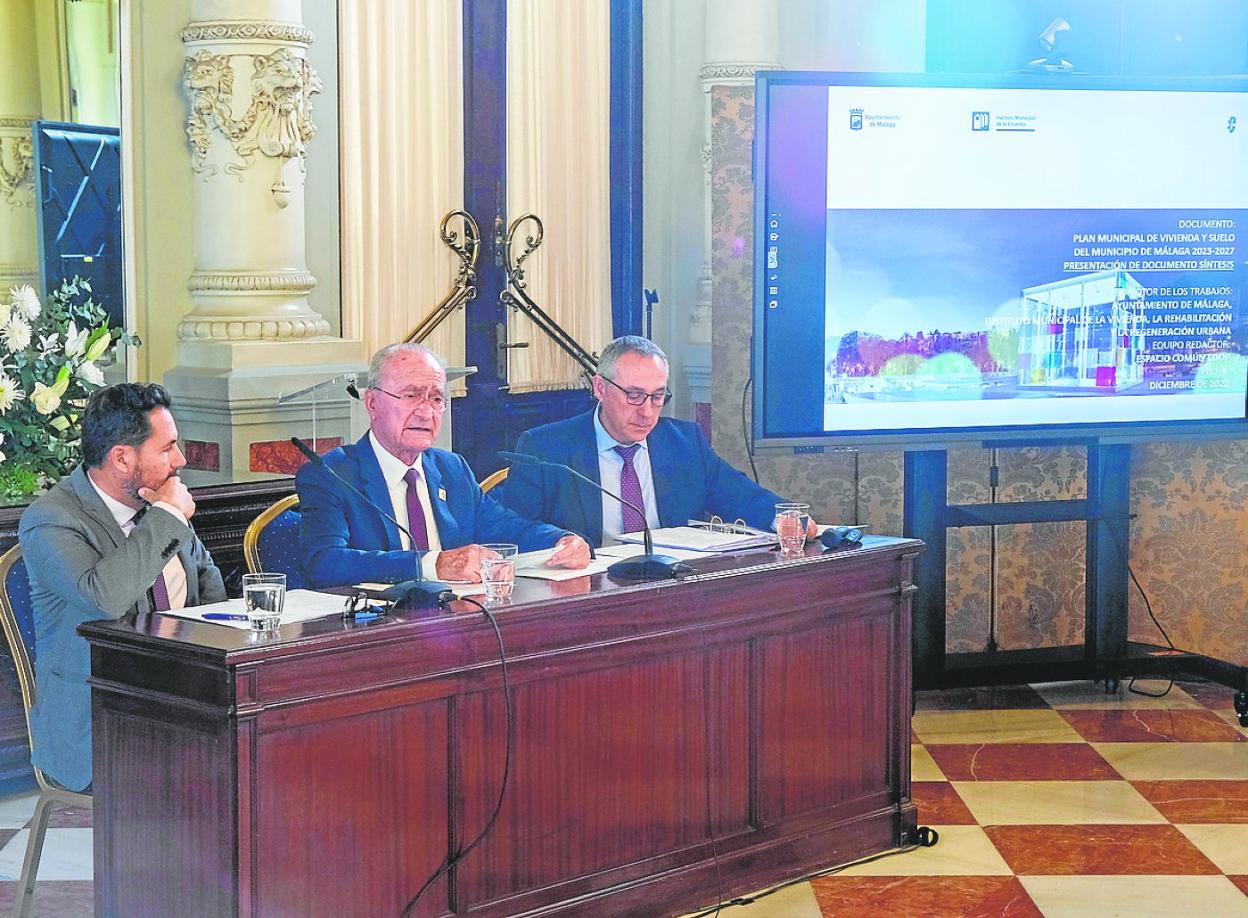 El alcalde, durante la presentación del plan de viviendas municipal. 