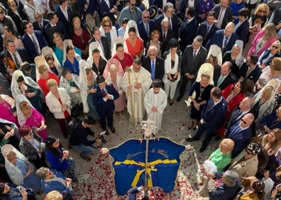 Imagen secundaria 1 - Tres imágenes de la ceremonia religiosa de este pasado domingo en Rincón de la Victoria. 