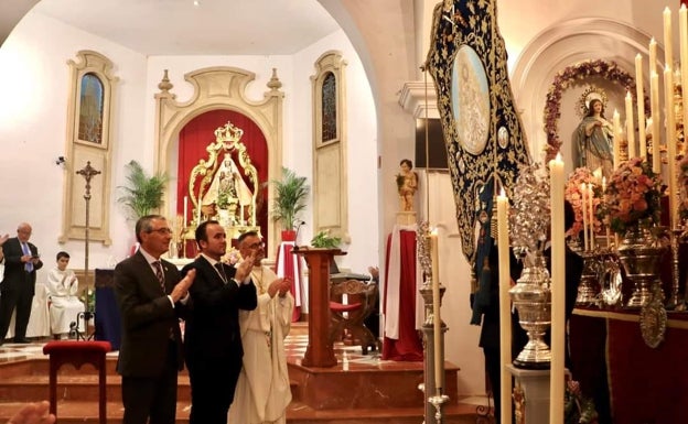 Imagen principal - Tres imágenes de la ceremonia religiosa de este pasado domingo en Rincón de la Victoria. 