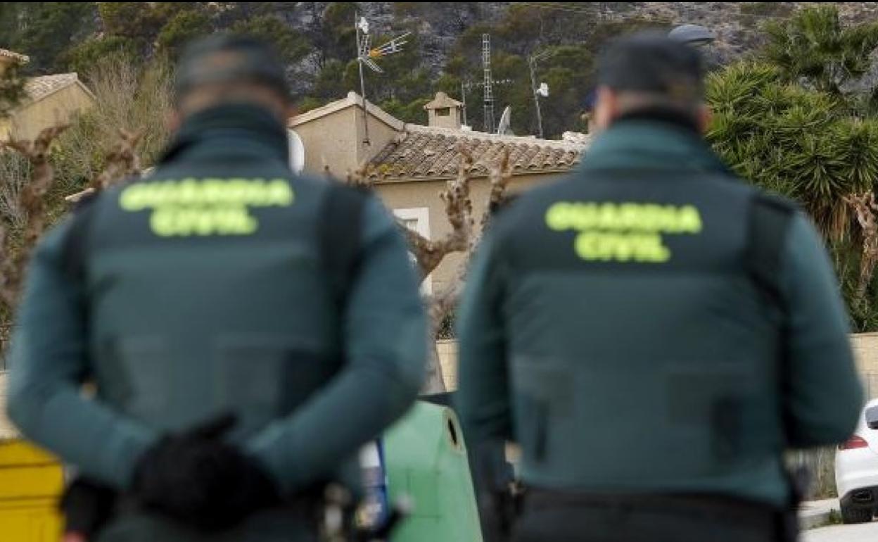 Detenido por robar en casas de Mijas y Fuengirola y llevarse tarjetas de crédito que usaba en pedidos de comida rápida