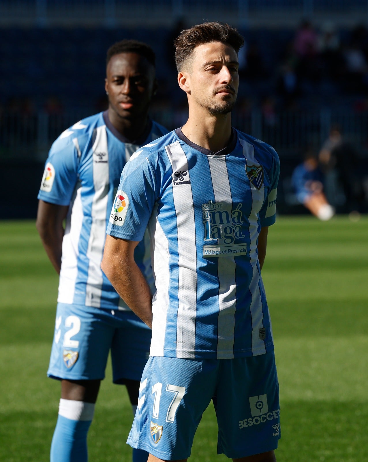 Los tres nuevos fichajes del Málaga ya han debutado en competición con la camiseta blanquiazul, pero hasta este jueves no se habían estrenado ante las cámaras y los micrófonos. Delmás, Appiah y Lago Junior comparecieron juntos en la sala de prensa de La Rosaleda y fueron presentados de la mano del director deportivo, Manolo Gaspar, quien también tuvo una gran cuota de protagonismo en la citación por la mala situación deportiva del equipo y los diferentes temas de actualidad que rodean a la entidad de Martiricos.