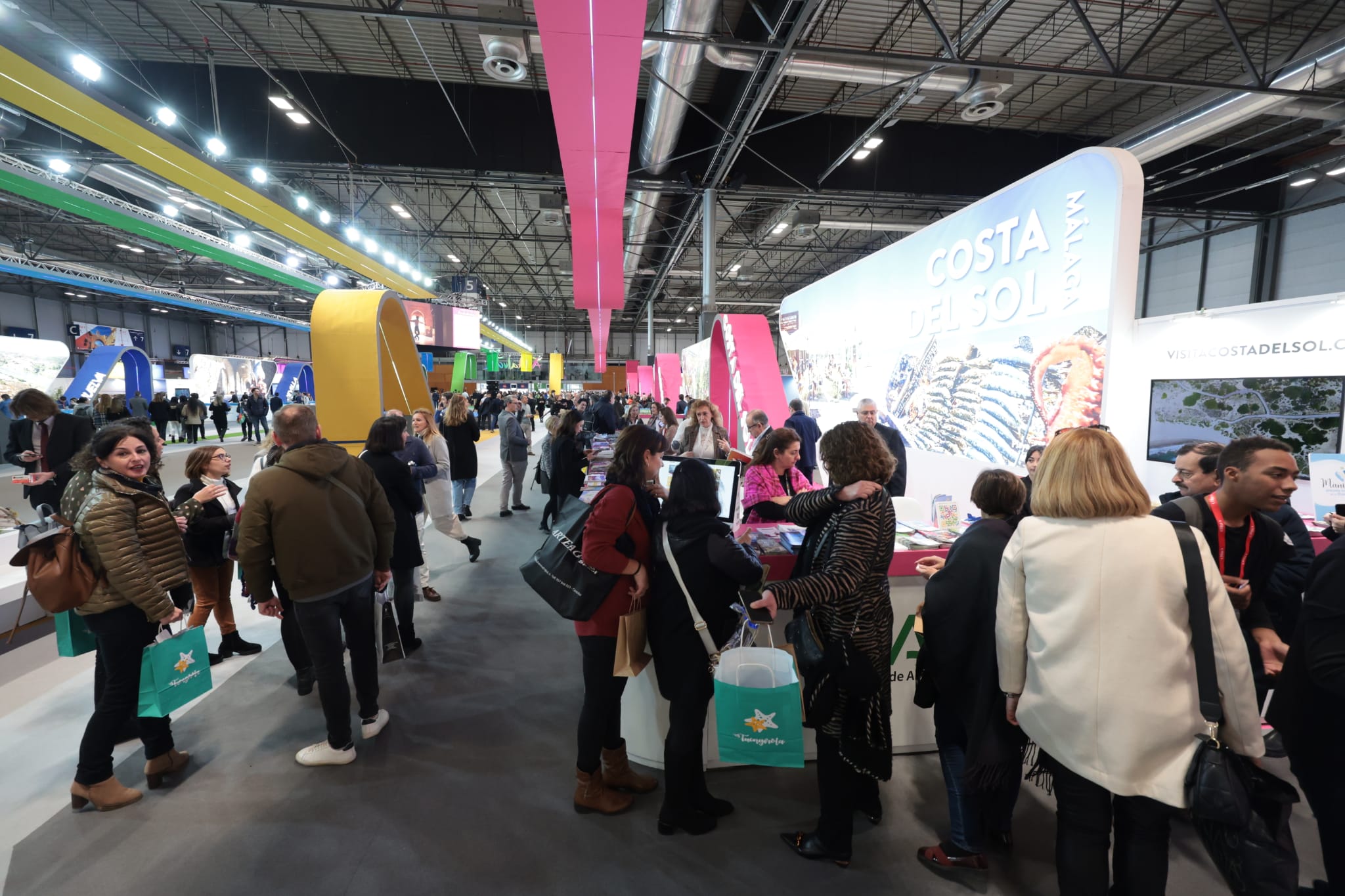 Jornada del viernes en la Feria Internacional de Turismo (Fitur) que se celebra en IFEMA. 