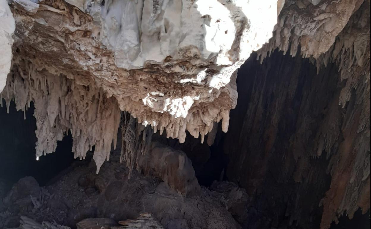 La Junta paraliza la parte de las obras que da entrada a la cueva hallada en un solar de Torremolinos