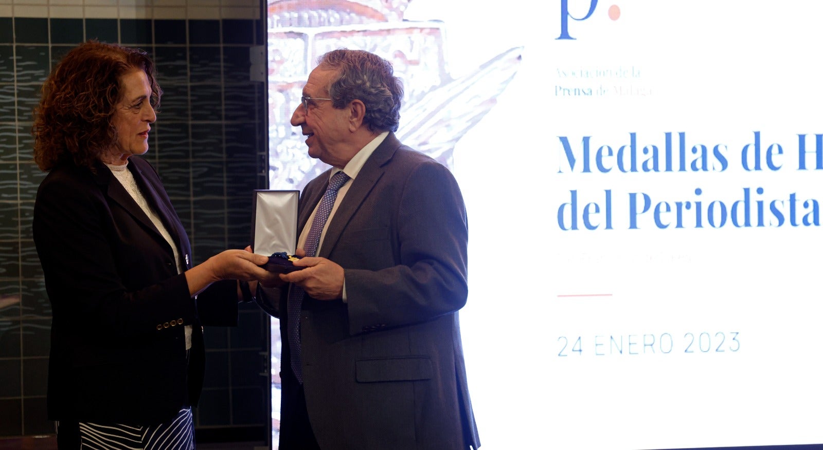 La Asociación de la Prensa de Málaga entrega su Medalla de Honor del Periodista a Azucena Cervantes y a la UMA y la distinción de Socio de Honor a Manuel Castillo Casermeiro