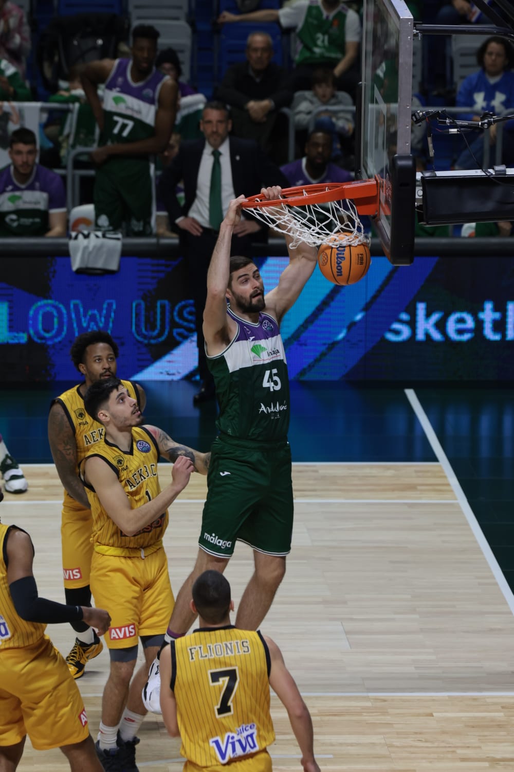 El Unicaja pasa la primera prueba del Top-16