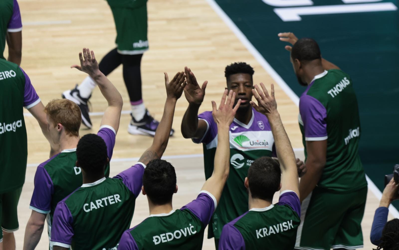 El Unicaja pasa la primera prueba del Top-16