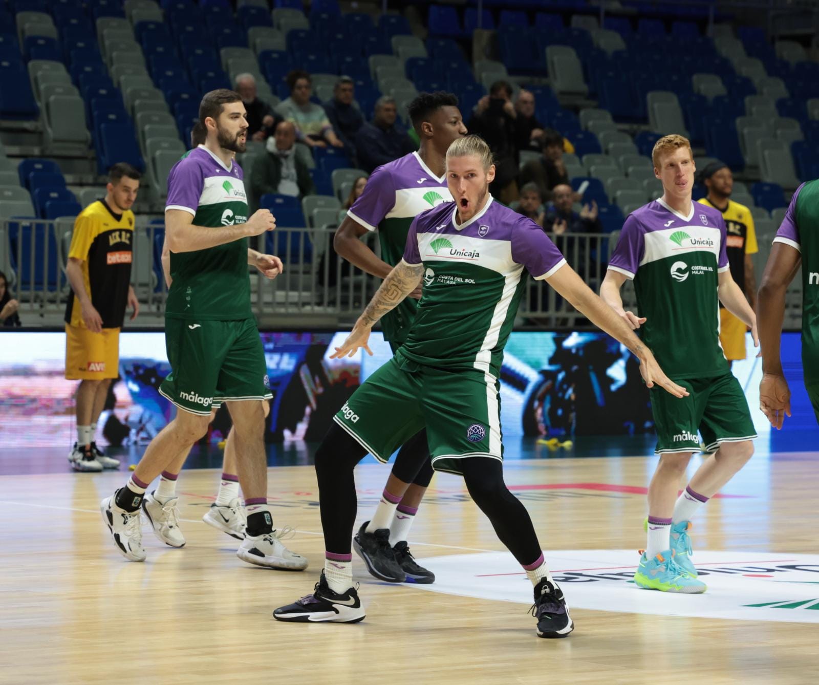 El Unicaja pasa la primera prueba del Top-16