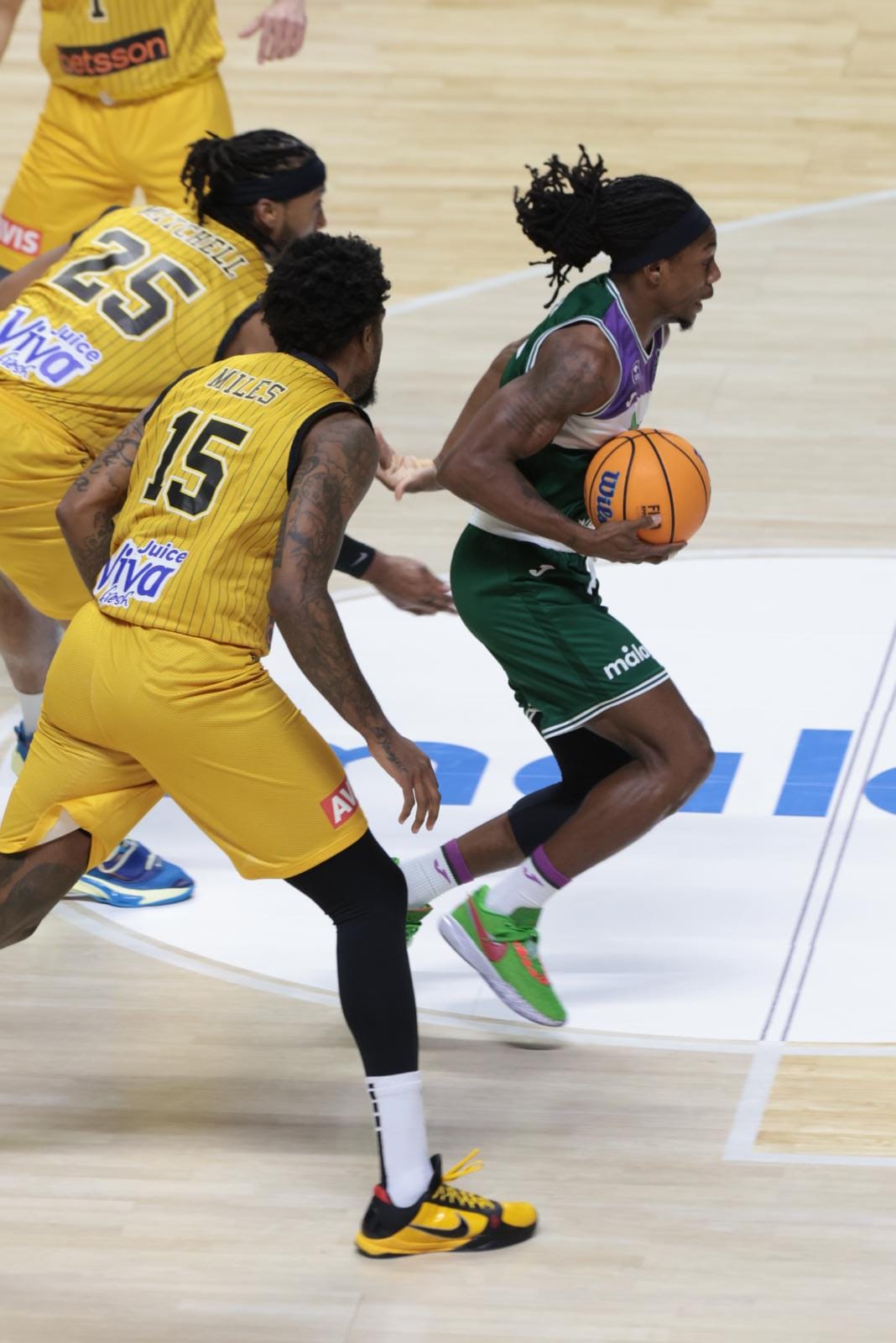 El Unicaja pasa la primera prueba del Top-16