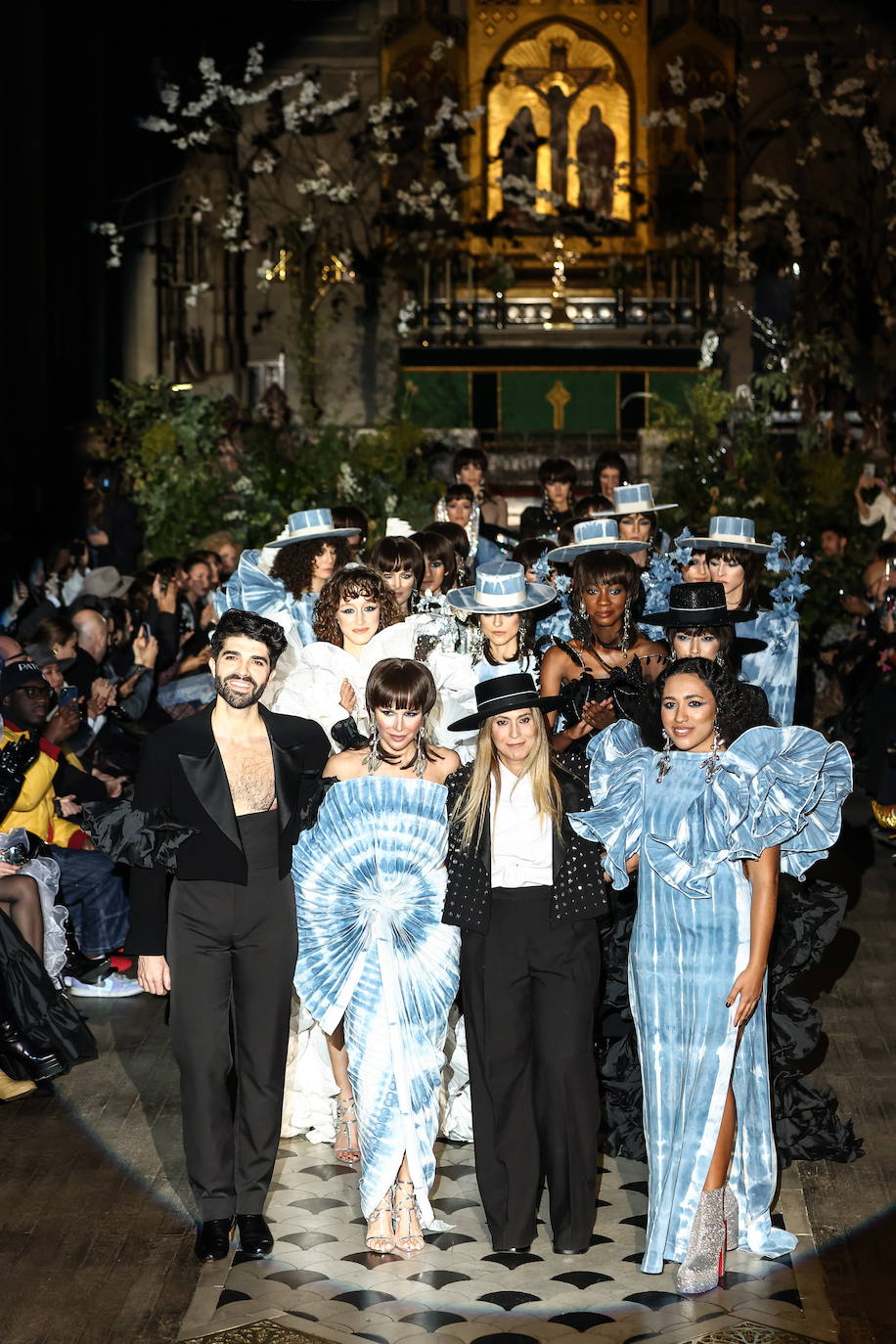 El desfile de Juana Martín inspirado en Málaga presentado en París. 