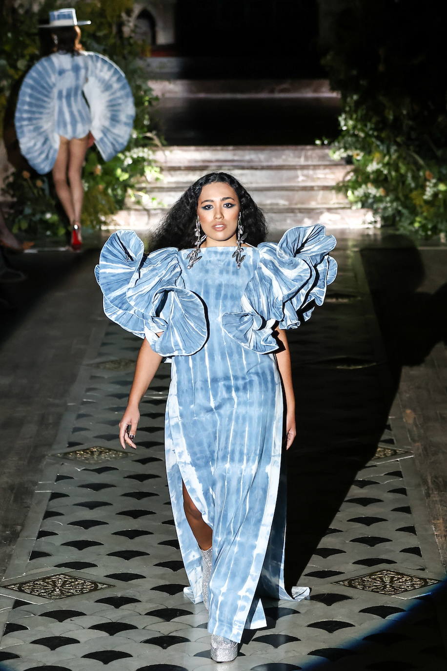 El desfile de Juana Martín inspirado en Málaga presentado en París. 