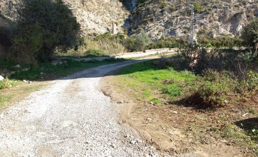 Imagen de la carretera del Molino de Papel. 