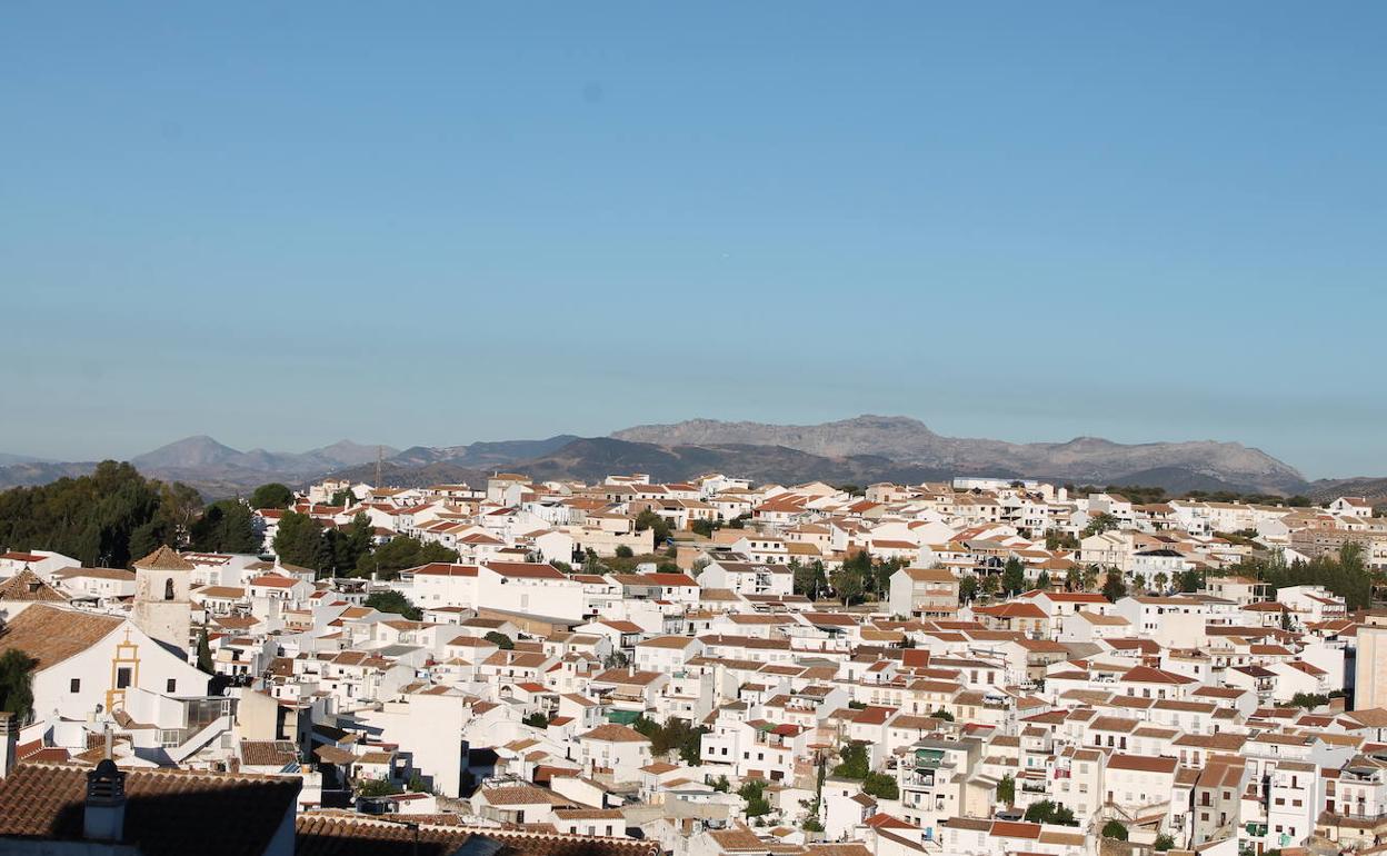 Vista panorámica de Colmenar, con la iglesia de la Asunción a la izquierda.