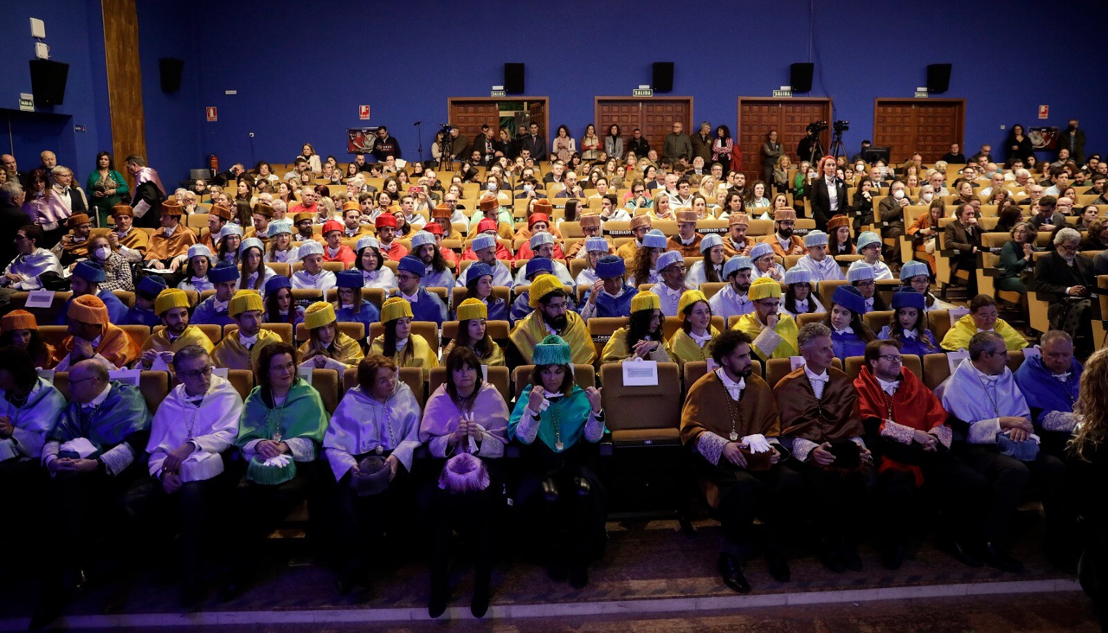 Más de 200 personas defendieron durante el curso pasado sus tesis, «la cúspide de la carrera académica», según Narváez