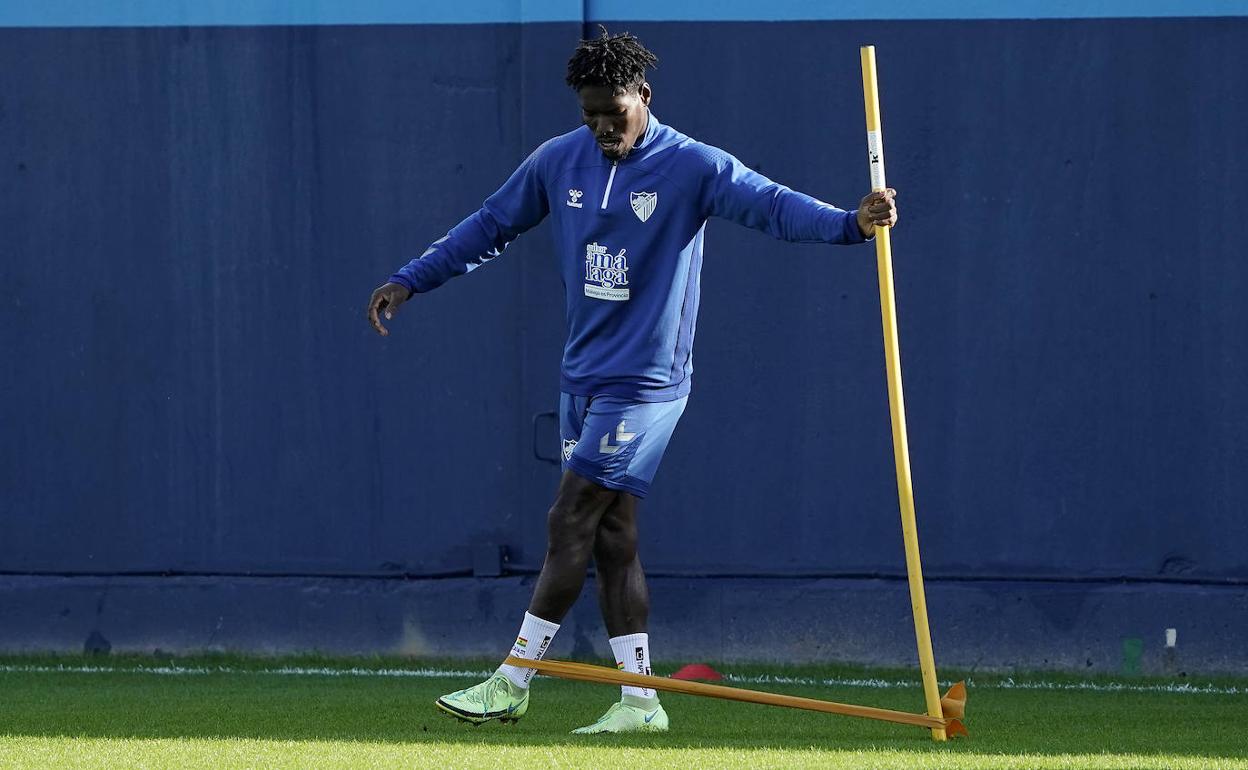 El jugador del Málaga, Lumor, en un entrenamiento.