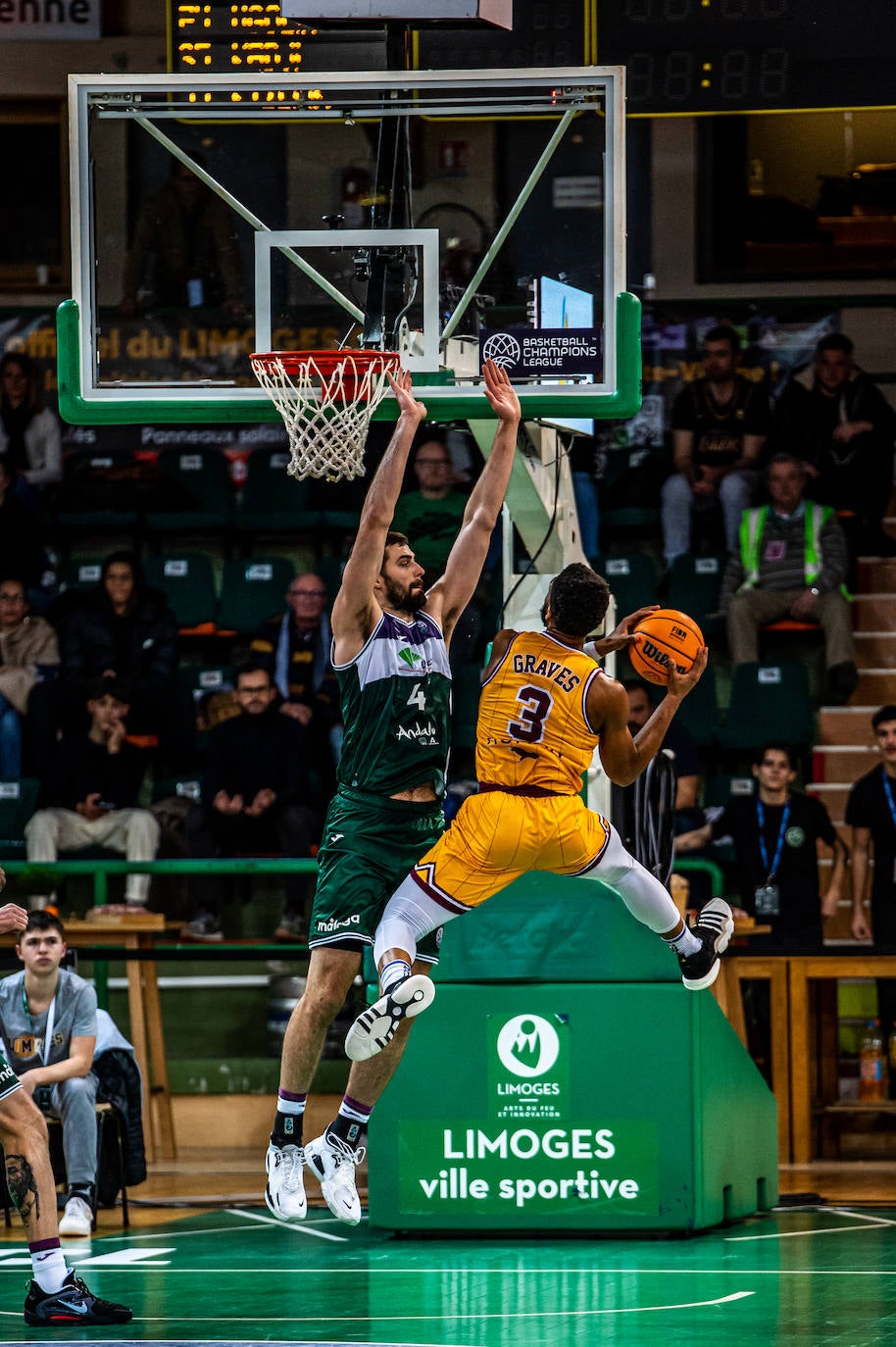 Victoria del Unicaja en la cancha del Limoges (67-84). 