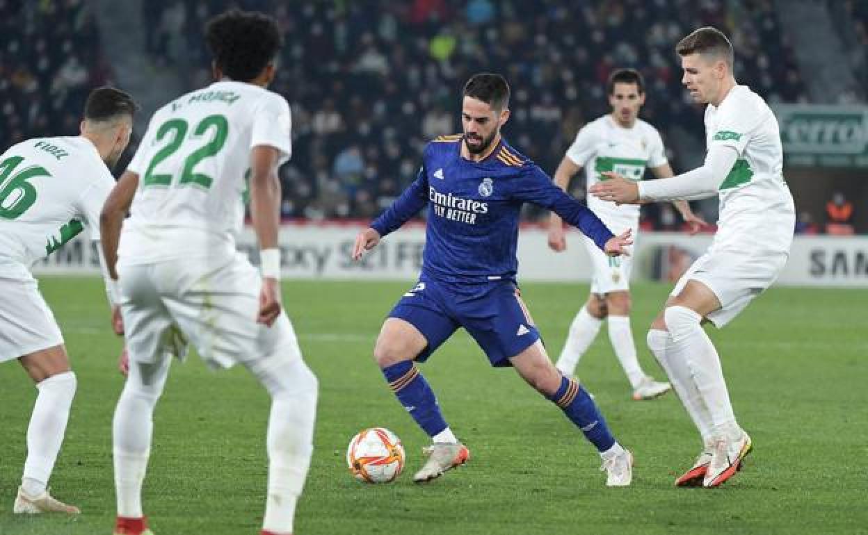 Isco, durante un partido del Real Madrid contra el Elche. 