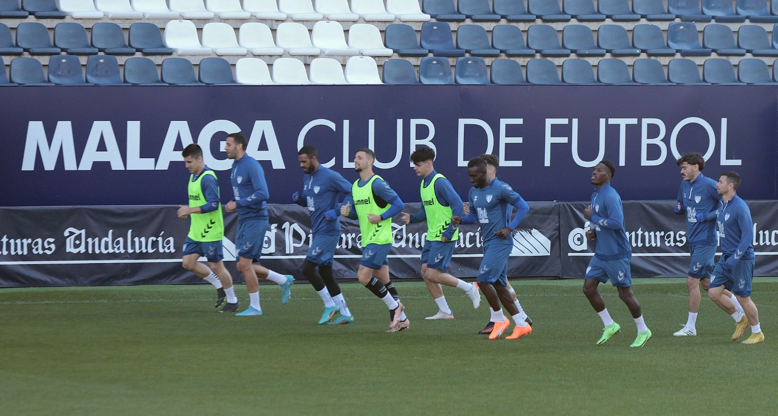 El equipo blanquiazul se ejercitó este jueves en el campo principal de La Rosaleda para afinar su preparación de cara al enfrentamiento en casa con el Oviedo de este viernes 3 de febrero a partir de las 21.00 horas. La principal novedad ha sido el regreso de Delmás. 