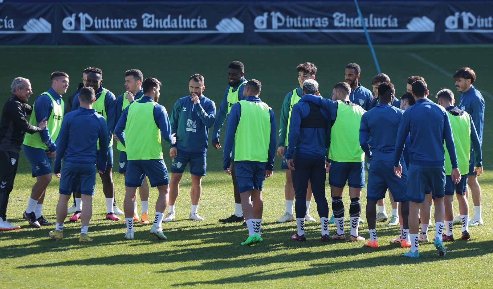 El equipo blanquiazul se ejercitó este jueves en el campo principal de La Rosaleda para afinar su preparación de cara al enfrentamiento en casa con el Oviedo de este viernes 3 de febrero a partir de las 21.00 horas. La principal novedad ha sido el regreso de Delmás. 