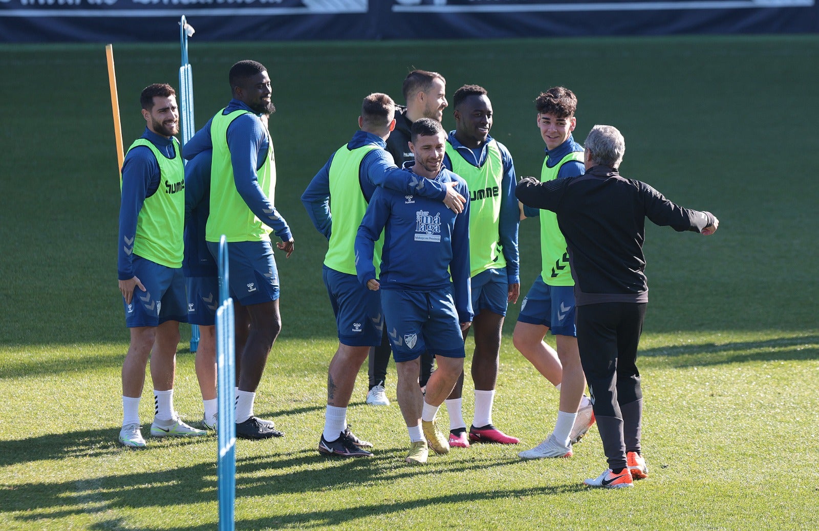 El equipo blanquiazul se ejercitó este jueves en el campo principal de La Rosaleda para afinar su preparación de cara al enfrentamiento en casa con el Oviedo de este viernes 3 de febrero a partir de las 21.00 horas. La principal novedad ha sido el regreso de Delmás. 