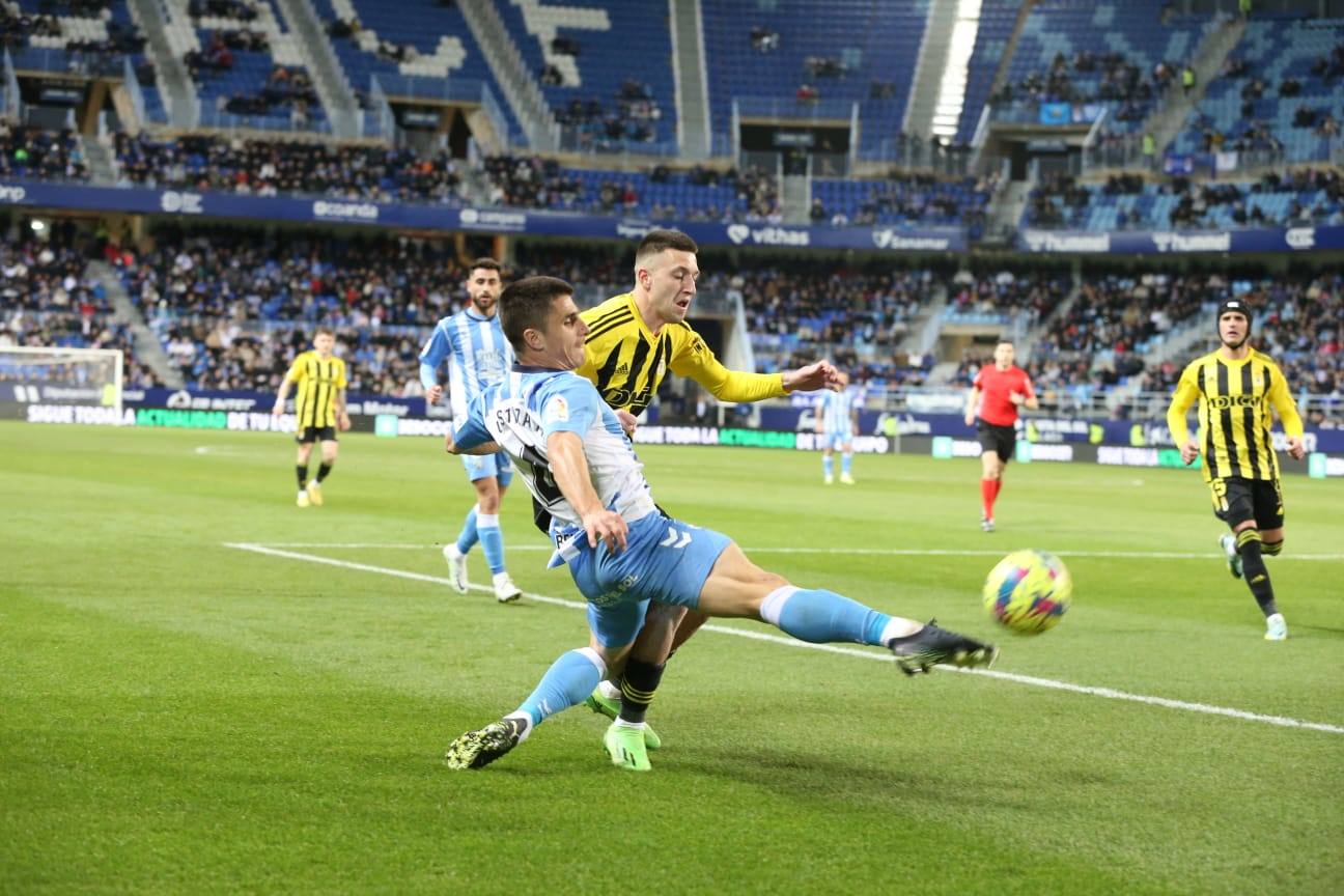 Derrota del Málaga en casa ante el Oviedo. 