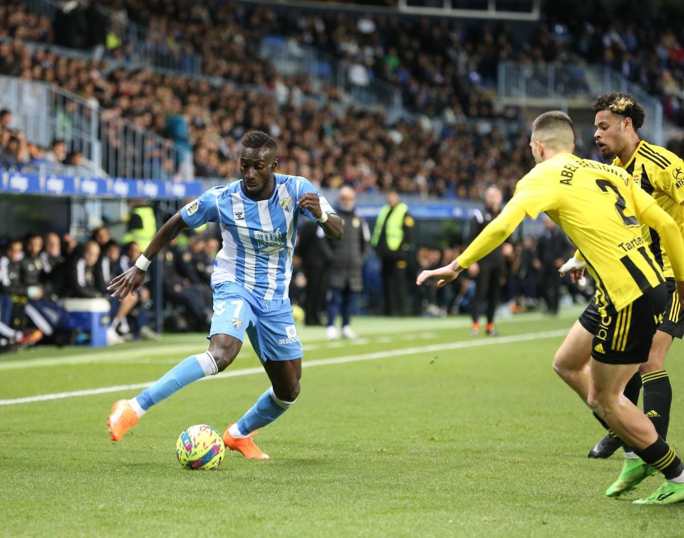 Derrota del Málaga en casa ante el Oviedo. 