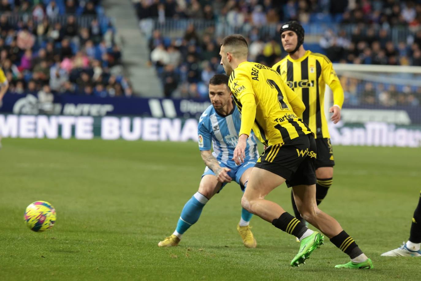 Derrota del Málaga en casa ante el Oviedo. 