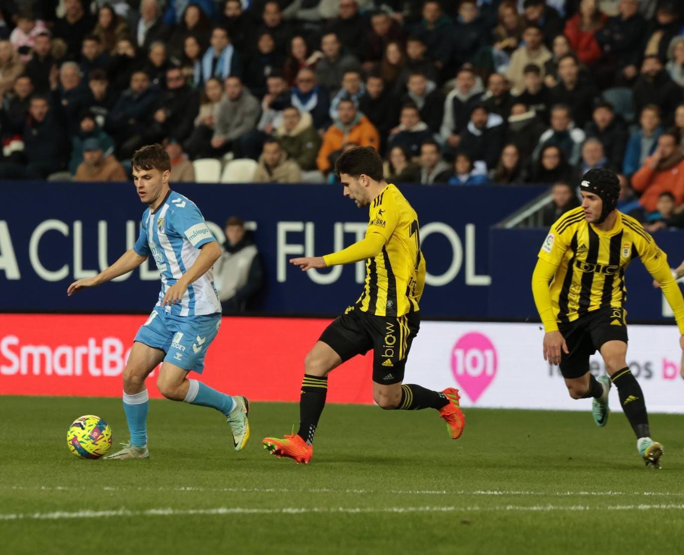 Derrota del Málaga en casa ante el Oviedo. 