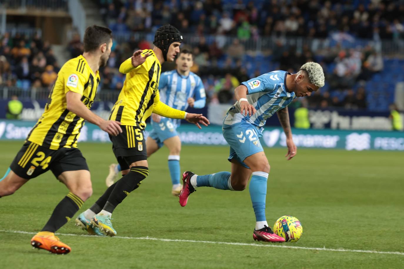 Derrota del Málaga en casa ante el Oviedo. 