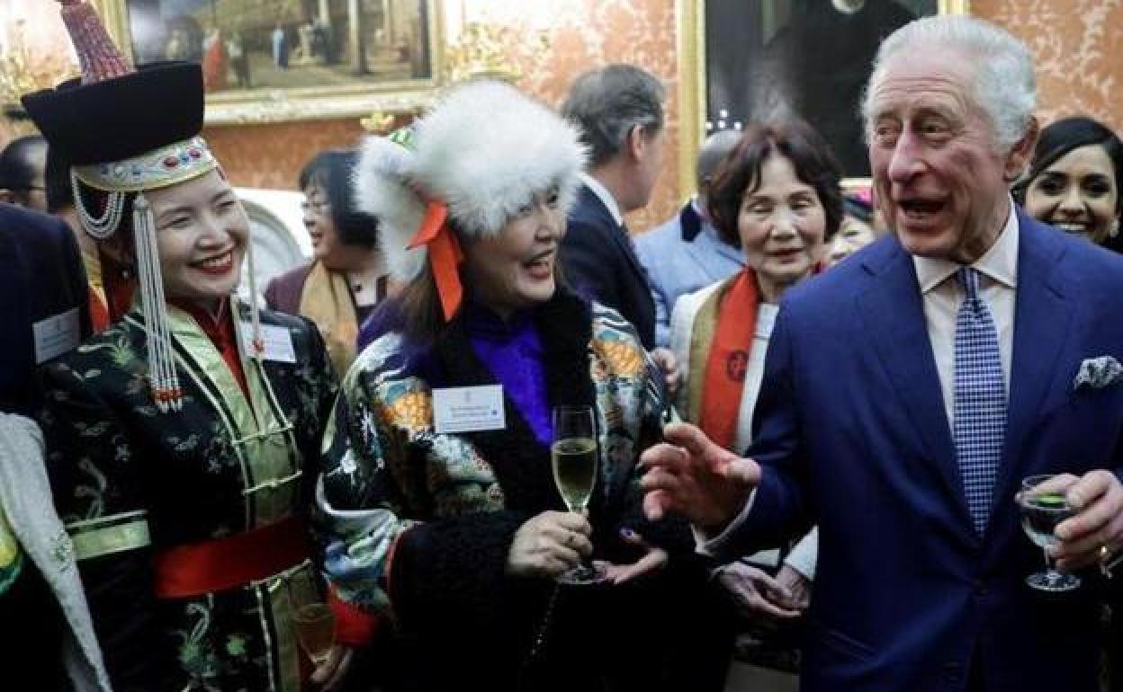 Carlos III durante una recepción este miércoles en el Palacio de Buckingham