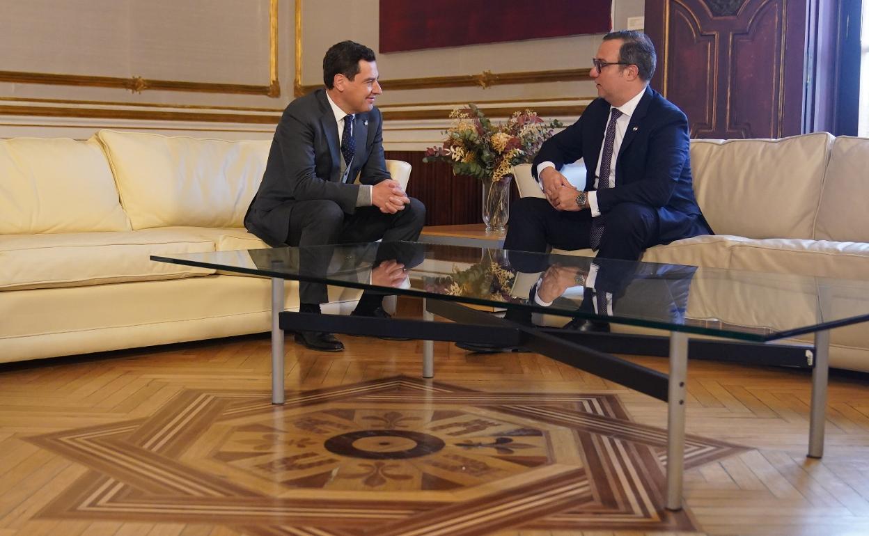 Juanma Moreno recibió este jueves al embajador de Panamá en España, Allen Sellers. 