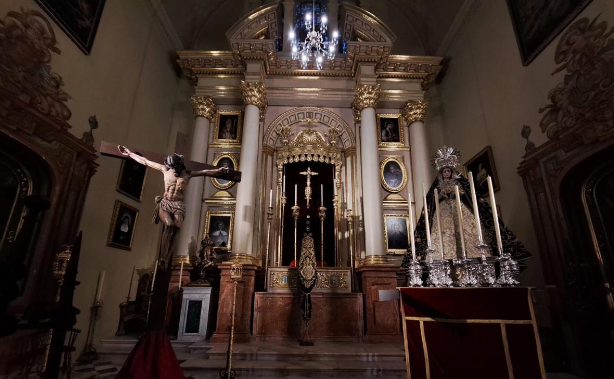 El Cristo de la Clemencia y la Virgen de la Divina Providencia, en la capilla del Pilar de la Catedral. 