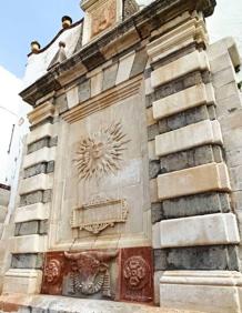 Imagen secundaria 2 - Vista panorámica de Antequera, punto de partida de esta ruta.. Abajo, vista panorámica de LojaA la derecha, Fuente del Toro, en Antequera. 