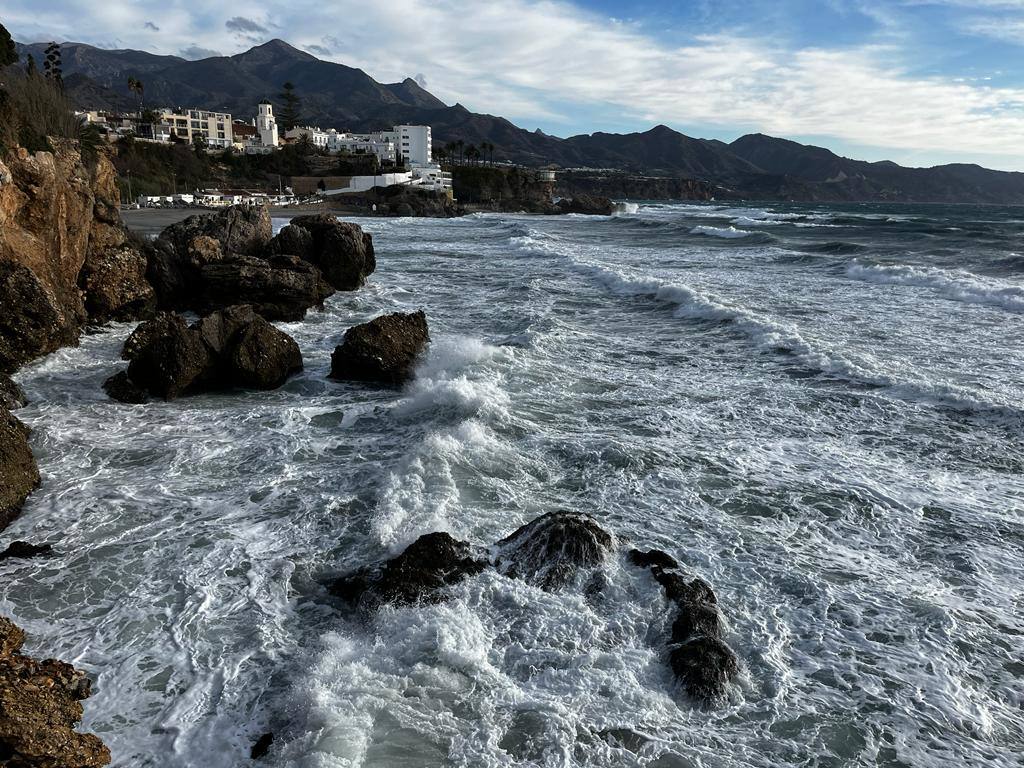 En la Axarquía, las playas de Nerja, Torre del Mar y Torrox se vieron afectadas 