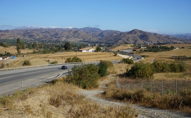 Carretera A-355 Casapalma-Coín, junto a la pedanía de Villafranco del Guadalhorce. Zona en la que se prevé realizar la conexión. 