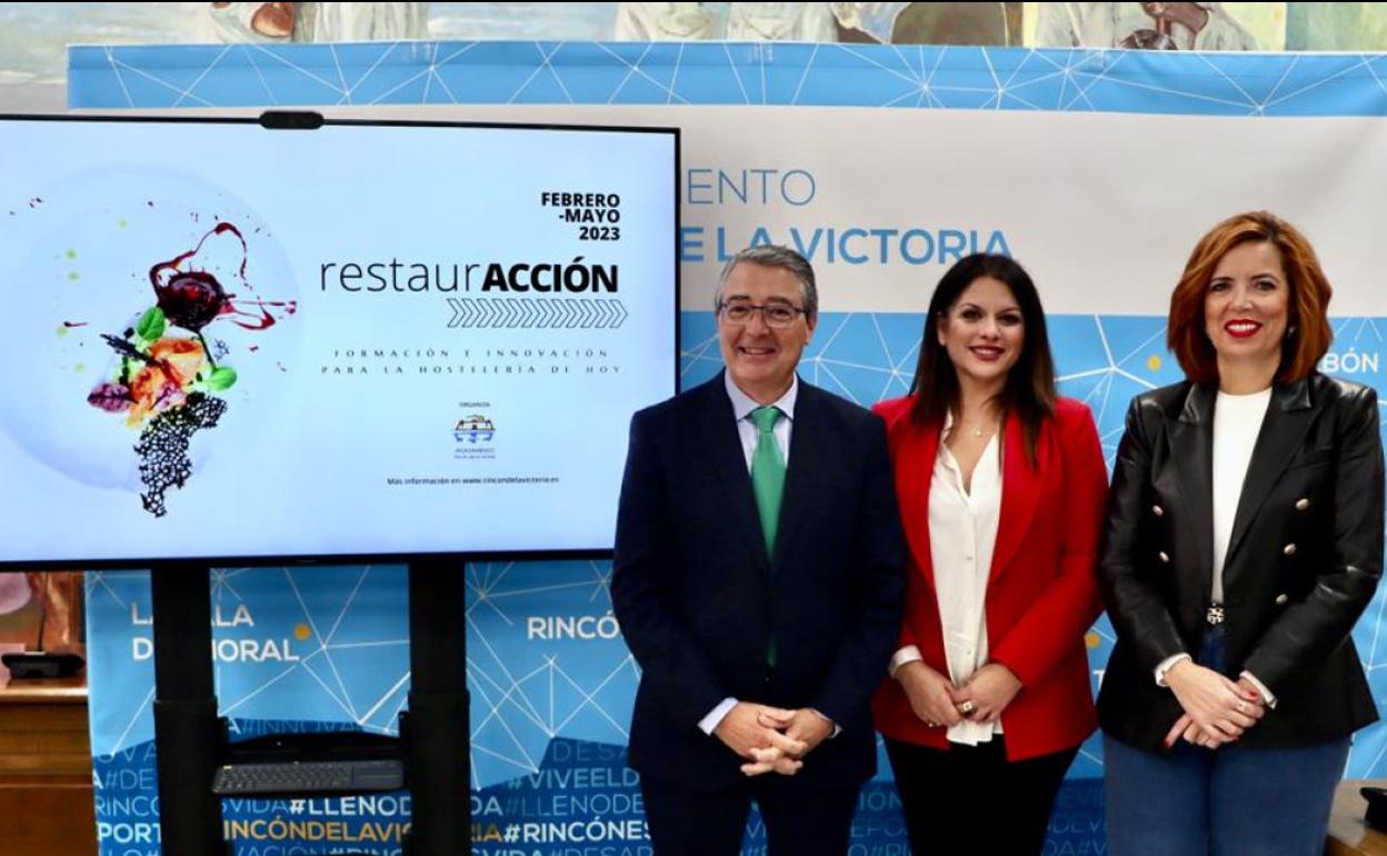 Acto de presentación de la iniciativa de formación, este viernes en el salón de plenos rinconero. 