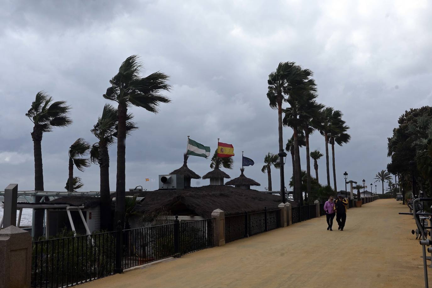 Imagen del temporal tomada en Marbella, este sábado.