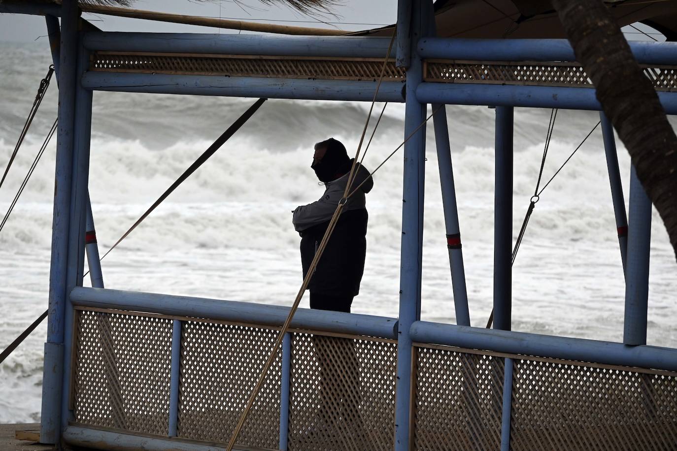 Imagen del temporal tomada en Marbella, este sábado.