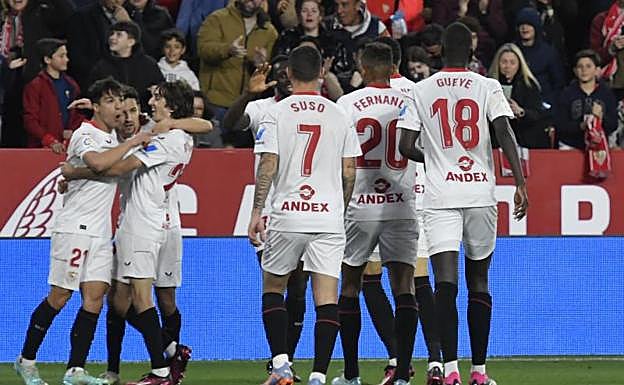 En-Nesyri y Bryan Gil dan aire al Sevilla