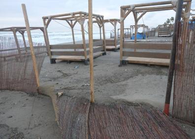 Imagen secundaria 1 - Imagénes del temporal en la capital, Torremolinos y Marbella.