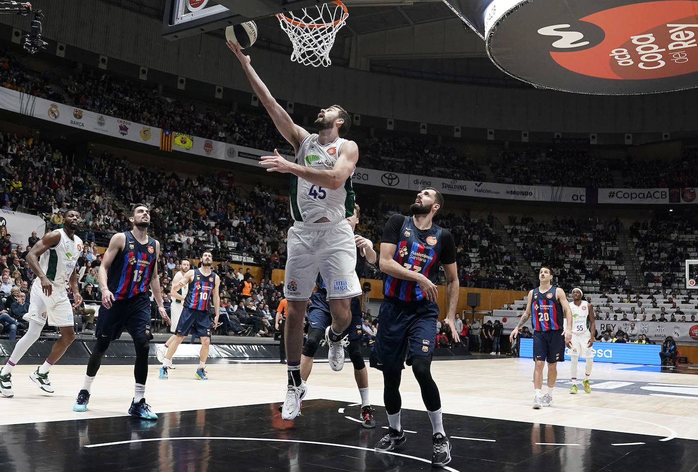 Las mejores fotografías del Barcelona-Unicaja de la Copa del Rey de Baloncesto 2023. 